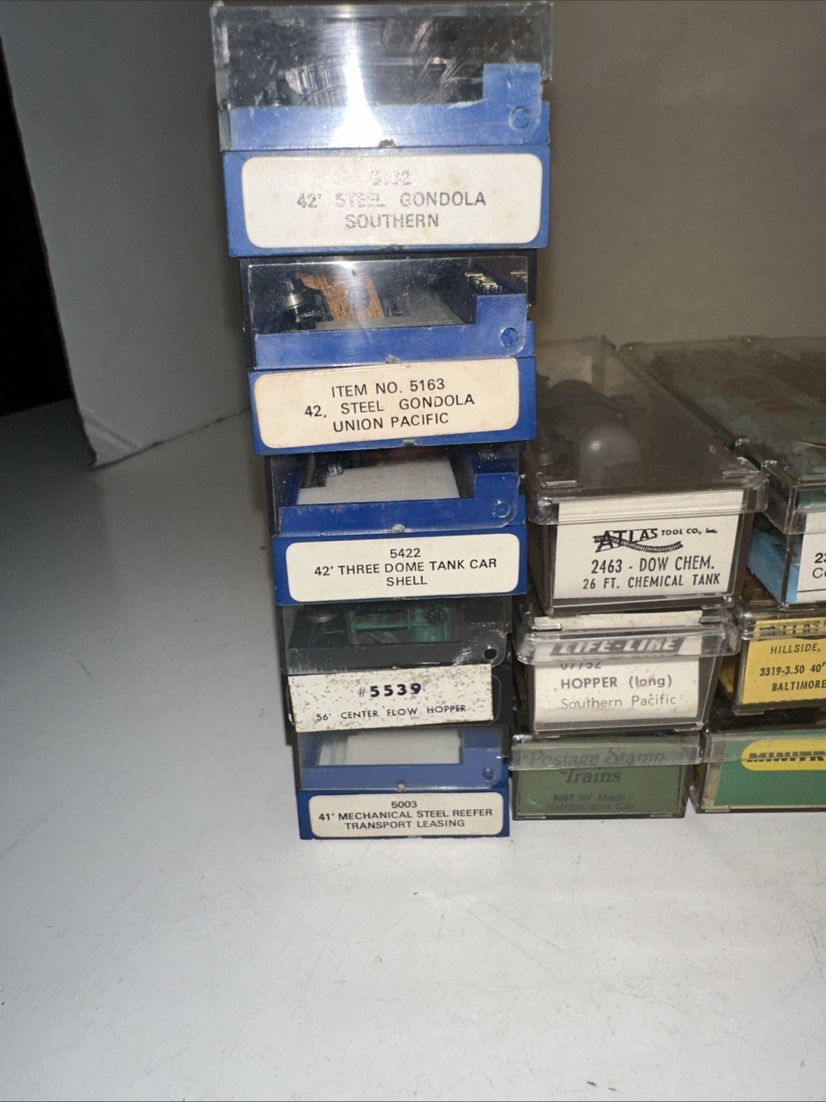 Lot of 20 Assorted N Scale Freight Cars, Various Road Names, Makers