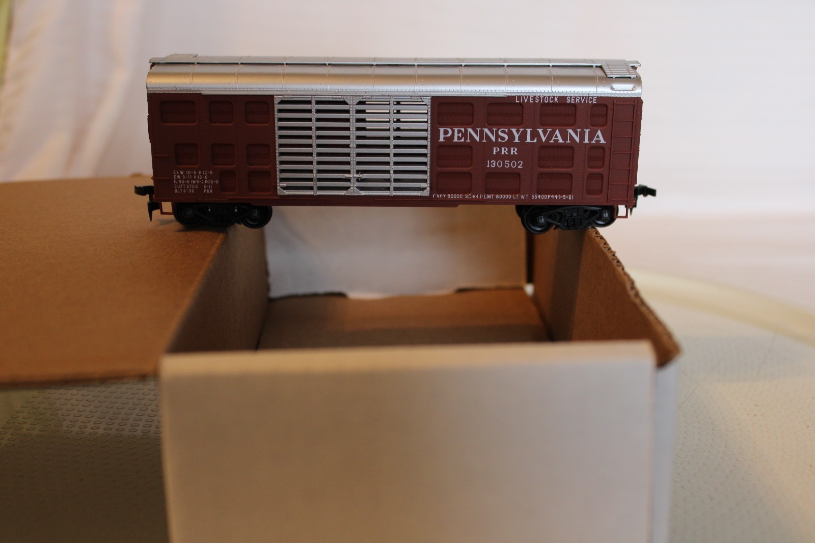 HO Scale Bowser, 40′ Stock Car, Pennsylvania, Tuscan Red, #130502 (WB) Built