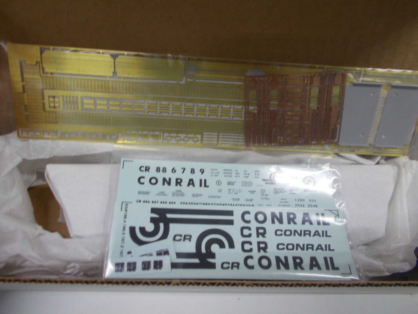 RAIL YARD MODELS # 107.4 ~CR PULLMAN STANDARD PS-2CD COVERED HOPPER KIT~HO SCALE