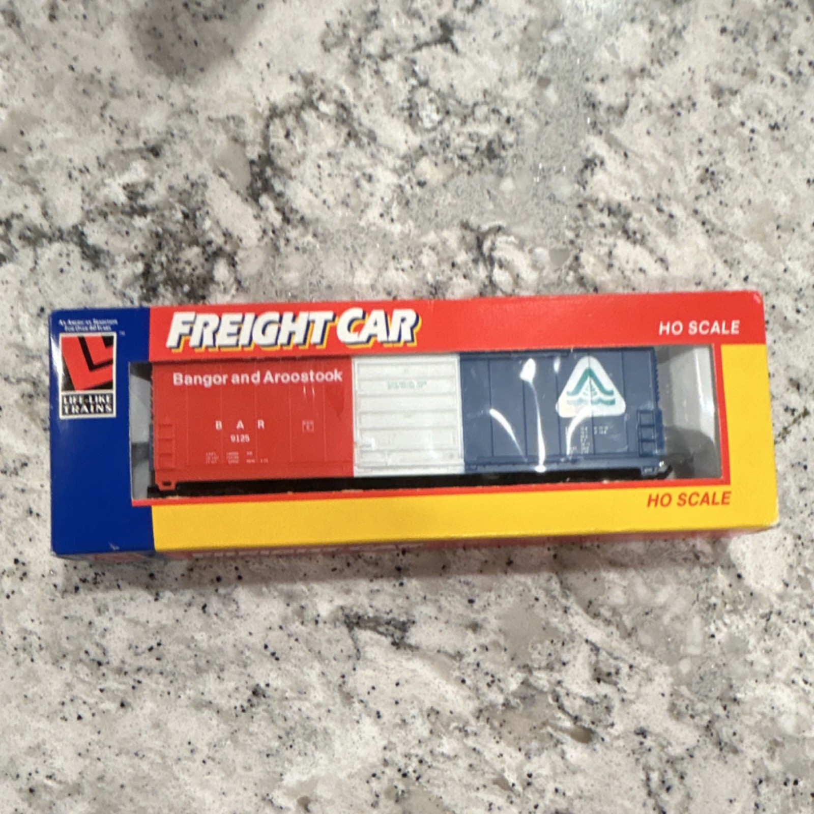 Life-Like HO Freight Car Bangor and Aroostook Red White Blue Model Railroad
