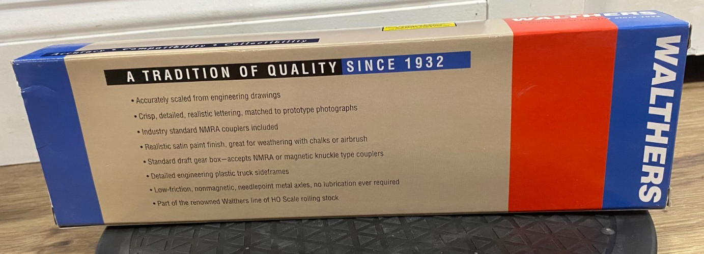 Walthers 932-7021 Thrall-Door Box Car British Columbia Railway 800102