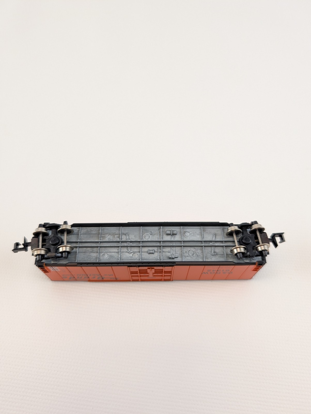 N Scale Roundhouse 8204 Rio Grande 50′ Single Door Boxcar 61342 Orange Black