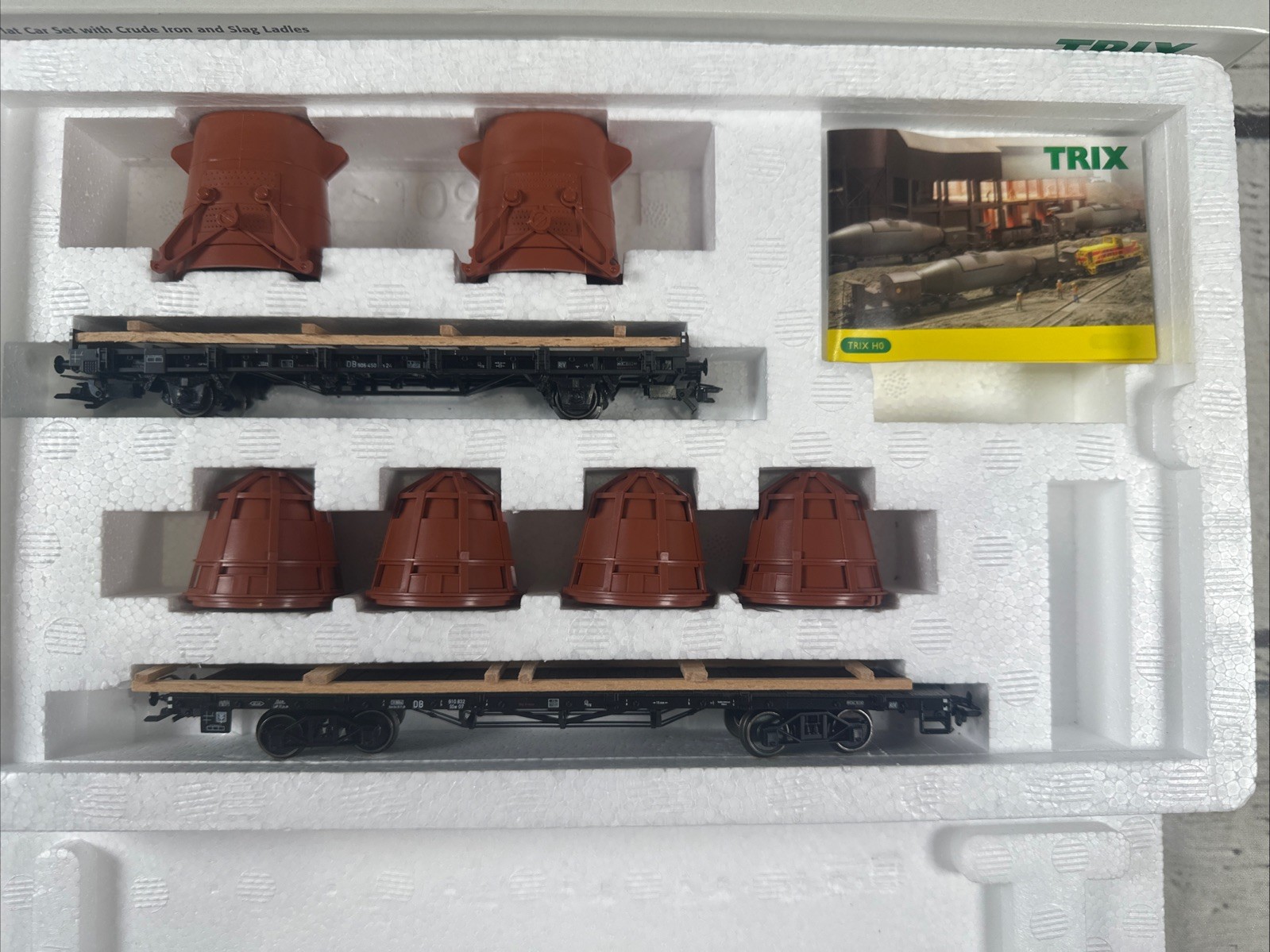 Trix H0 24064 DB Flat Car Set w/ Crude Iron & Slag Ladles 2-Car Set NIB Rare
