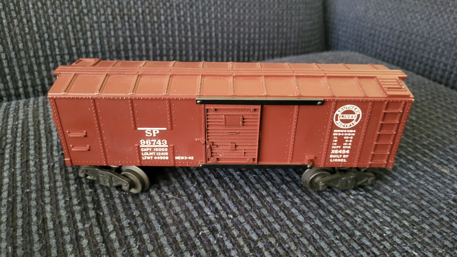 NICE LIONEL X6454 SP Southern Pacific tuscan Boxcar
