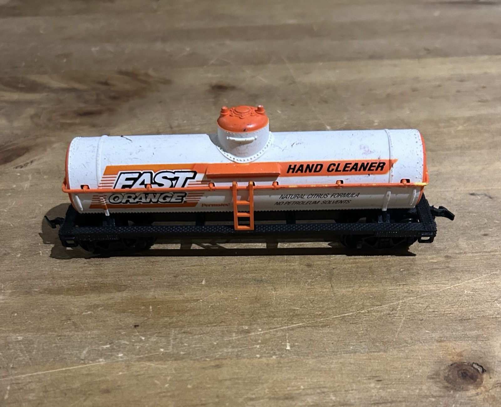 HO Fast Orange Wipes/ Hand Cleaner Tank car 1/87 Scale