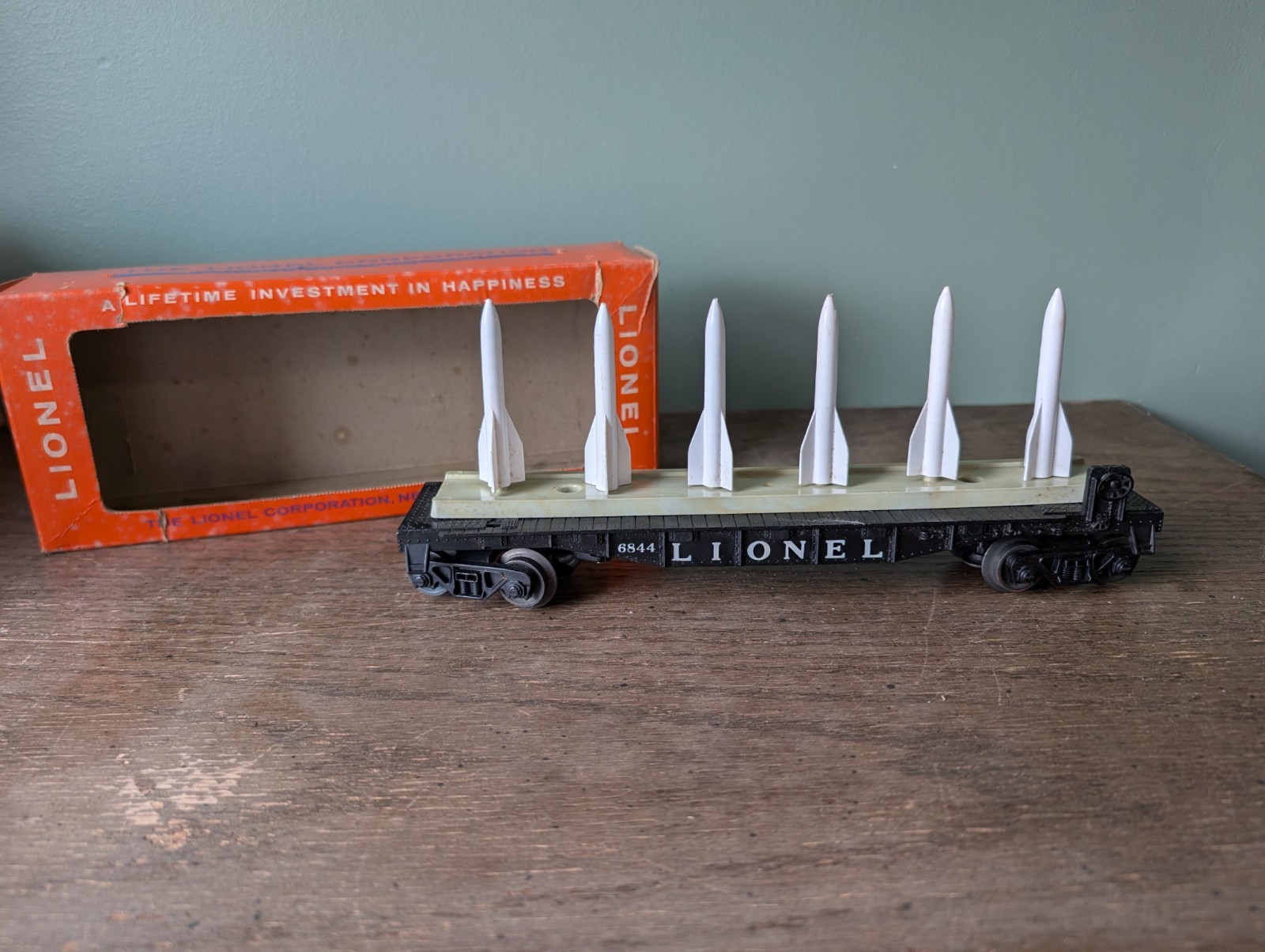 Lionel Postwar # 6844 Missile Carrying Car w/ Original Box