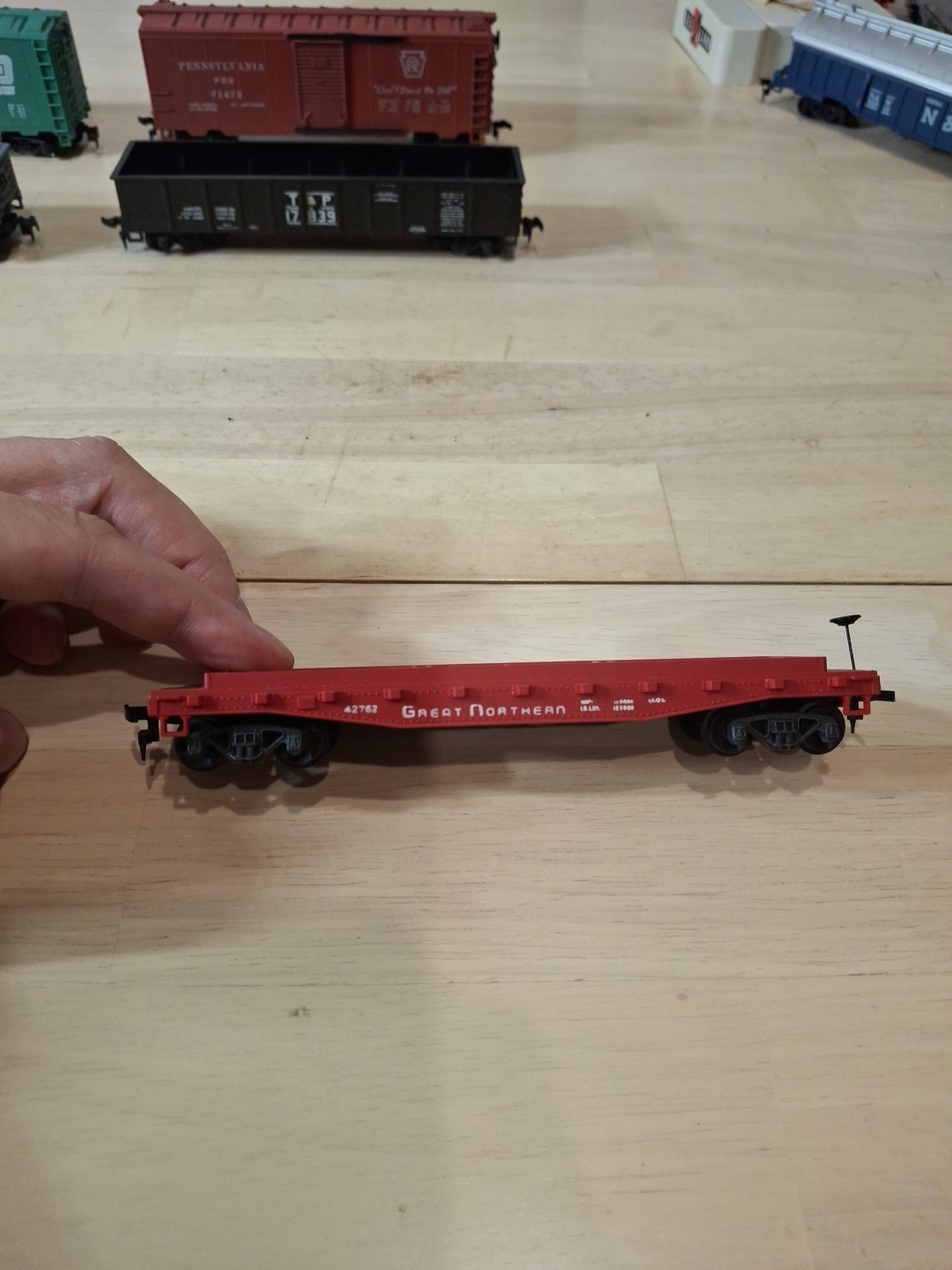 Lot of 5 HO Freight Cars – Mantua + Hong Kong – Boxcars/Gondolas – Working Doors