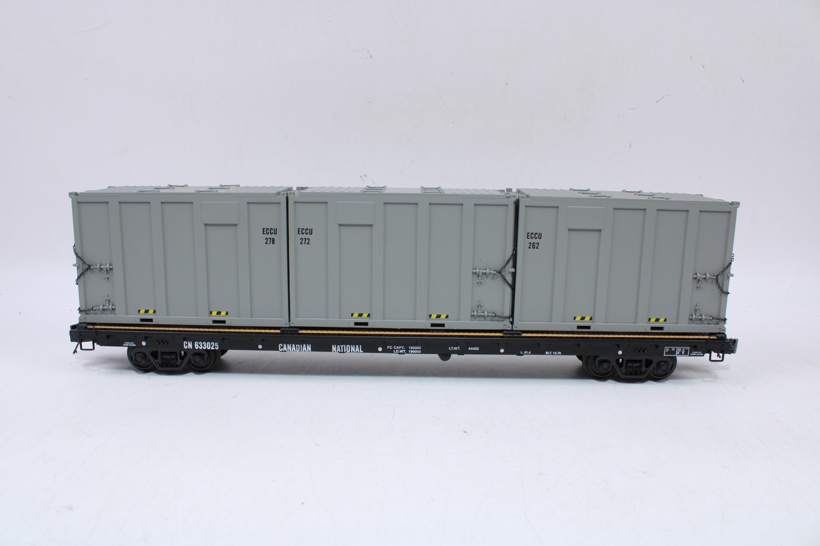 MTH 20-98583 O 60′ Flat Car Canadian National #633025 Trash Containers