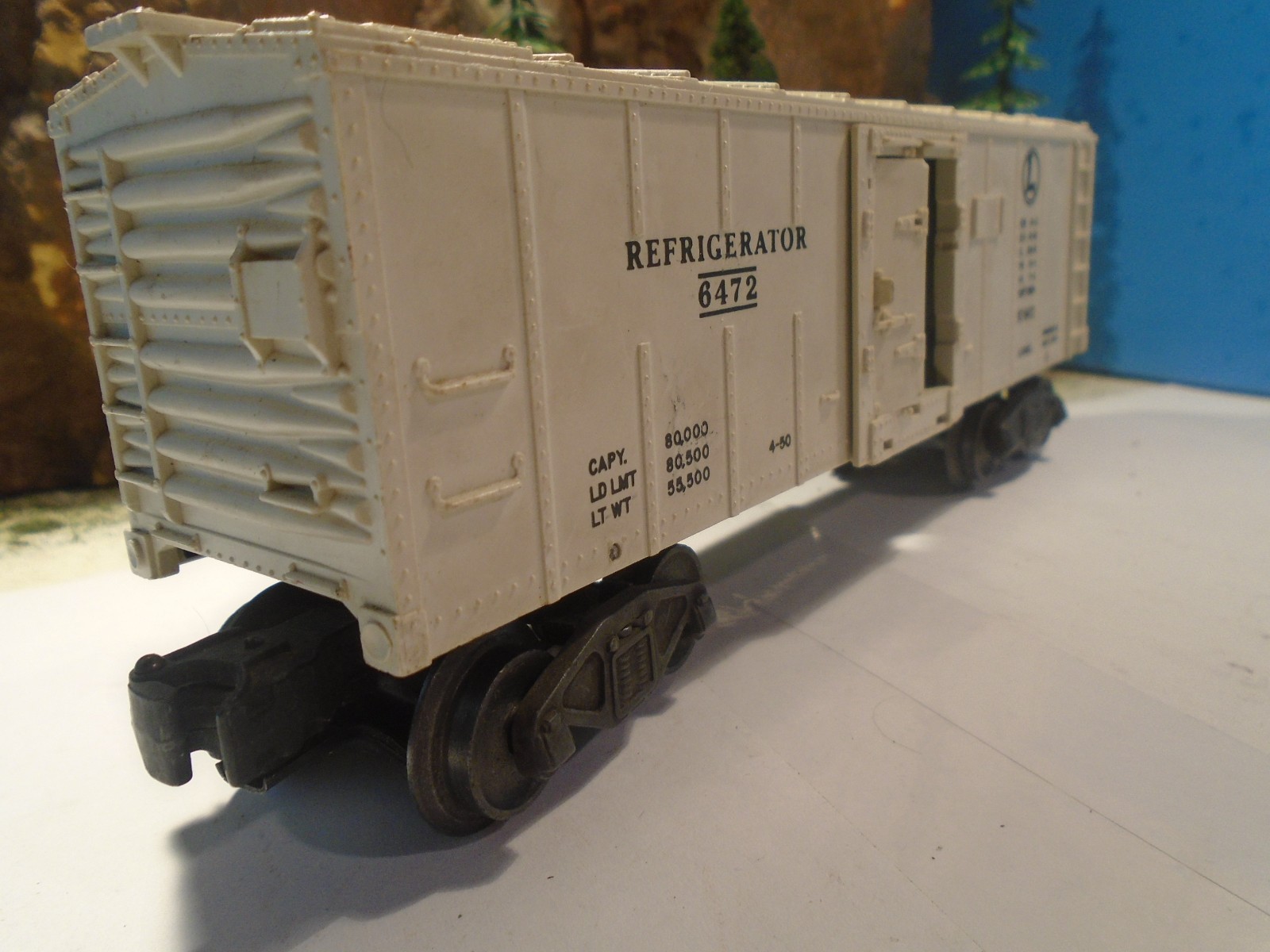 LIONEL O & 027 REFRIGERATOR REEFER No 6472, MISSING 2 HALF DOORS 5-179-5