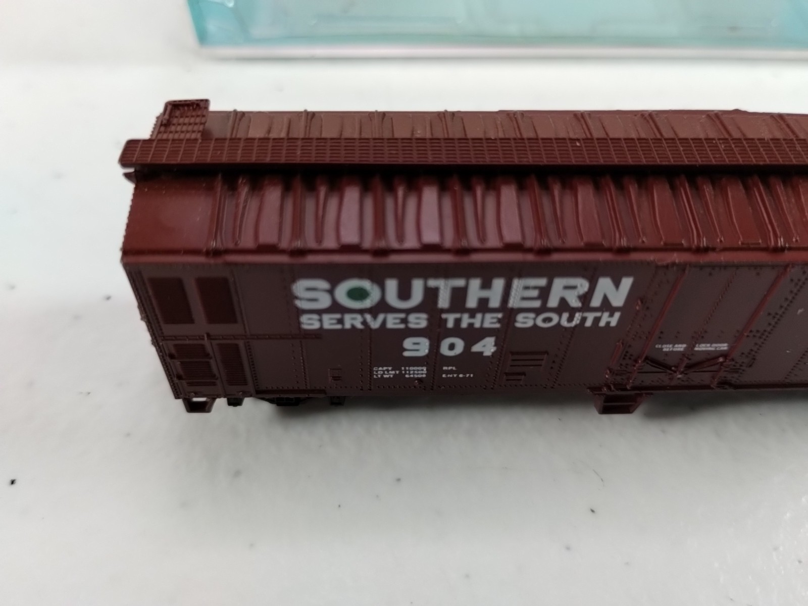 Atlas 3655 Southern Railway #904 50′ Reefer MTL Body Mount Couplers N Scale
