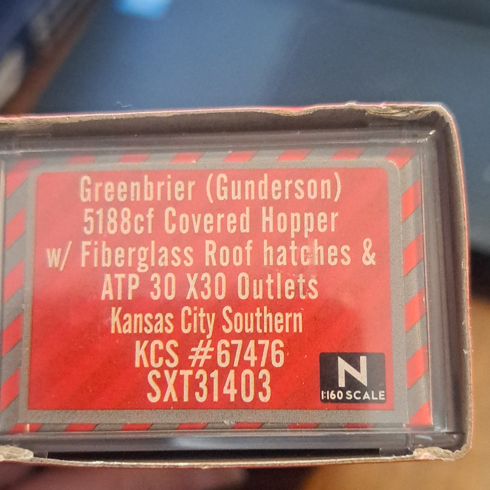 ( Random pick ) Union Pacific BNSF KCS Tender Covered Hopper Freight Cars