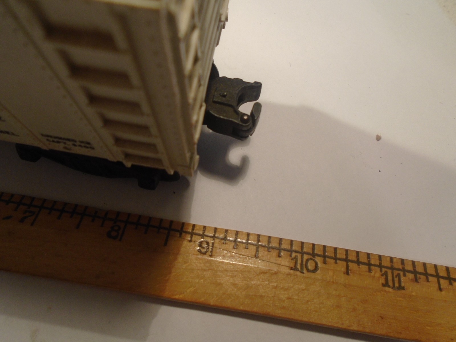 LIONEL O & 027 REFRIGERATOR REEFER No 6472, MISSING 2 HALF DOORS 5-179-5