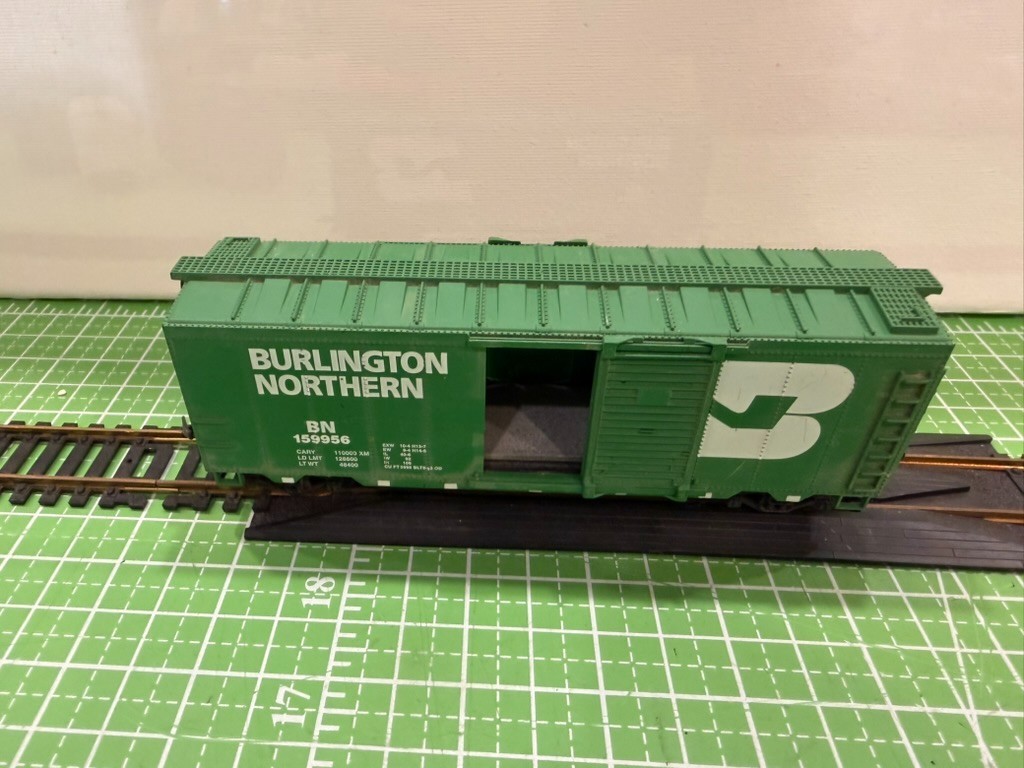 LOT of 4 Vintage HO Scale Box Cars 2 by Buchmann 2 Unknown Manufacturer. Read.
