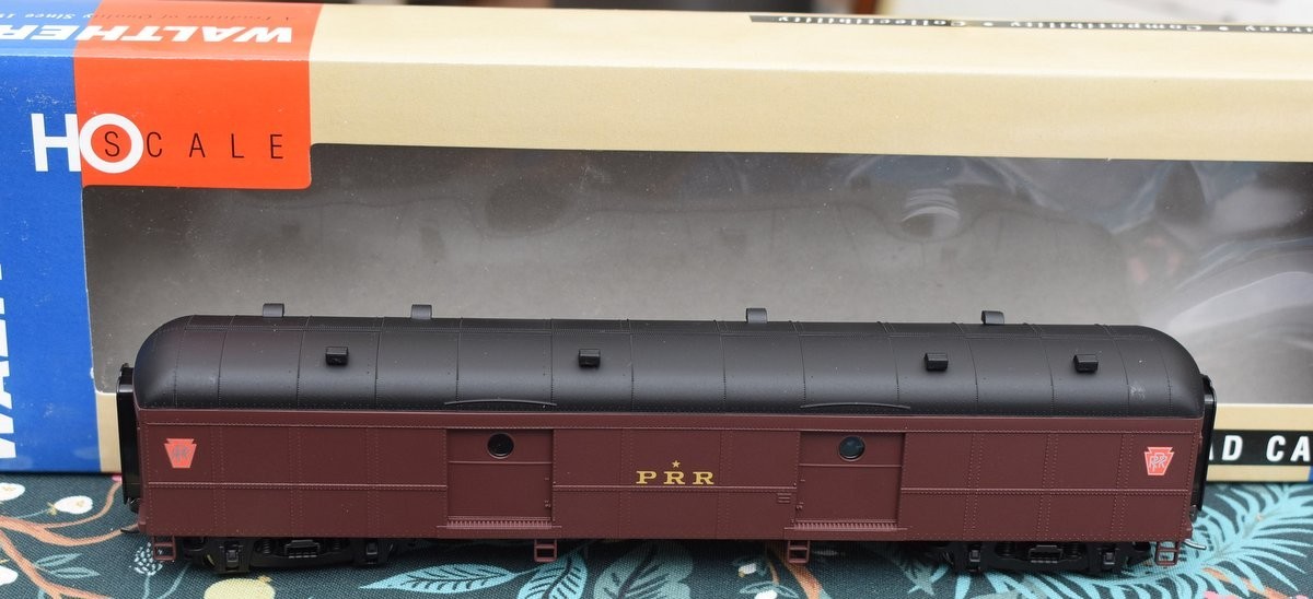 HO-Walthers 932-5872 Pennsylvania RR B60B Baggage Car Keystone (A)