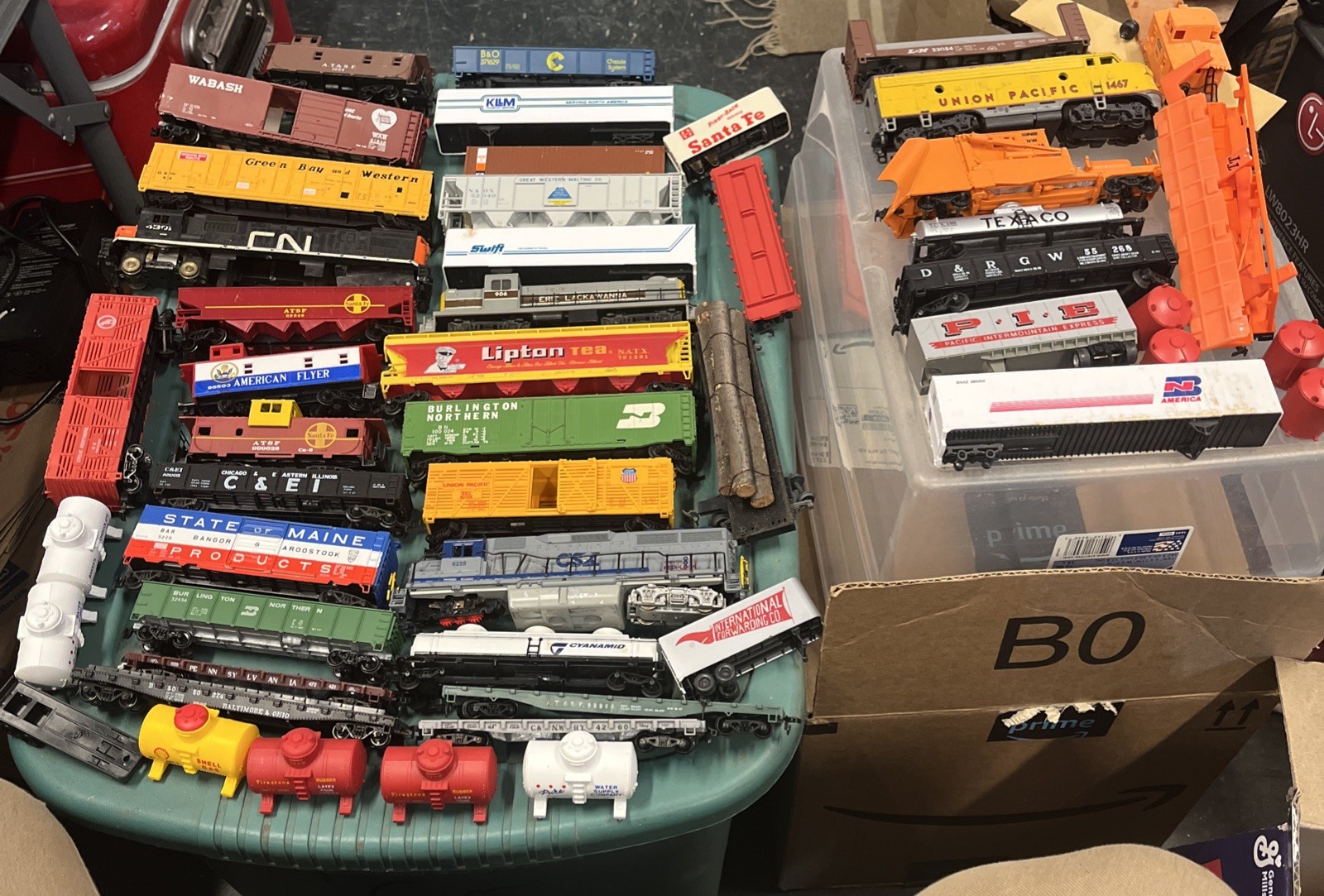 Lot Of 50 HO Scale Train Cars, AHM, TYCO, LifeLike,Atlas, Rivarossi & Bachmann(2