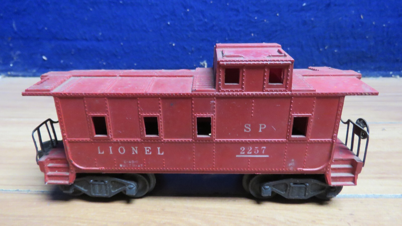 LIONEL SP #2257 POSTWAR CUPOLA CABOOSE O GAUGE NO BOX 624740