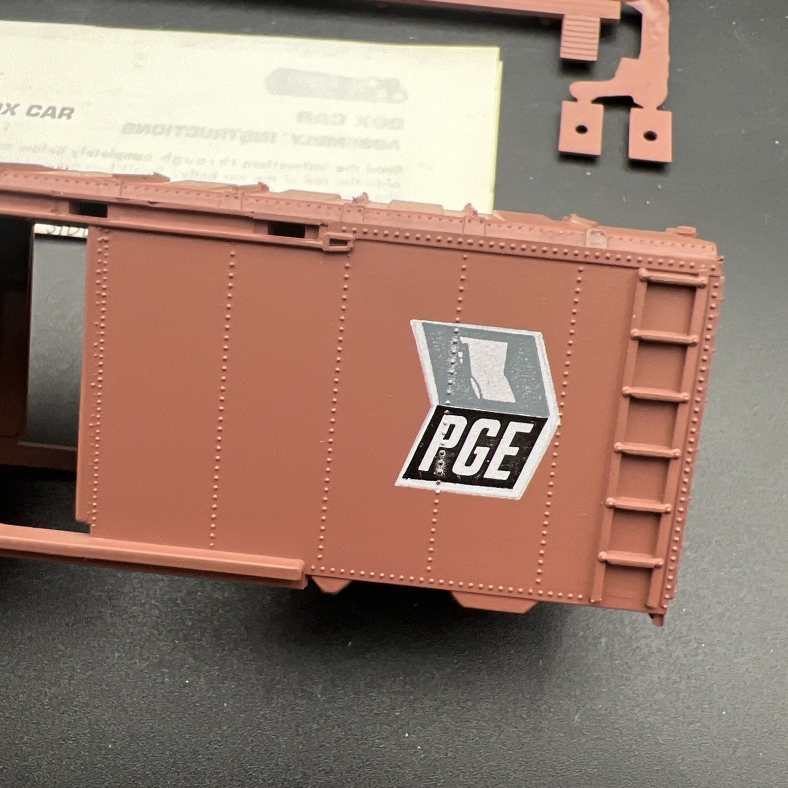Roundhouse #1065 HO Scale Built 40′ Box Car Pacific Great Eastern PGE