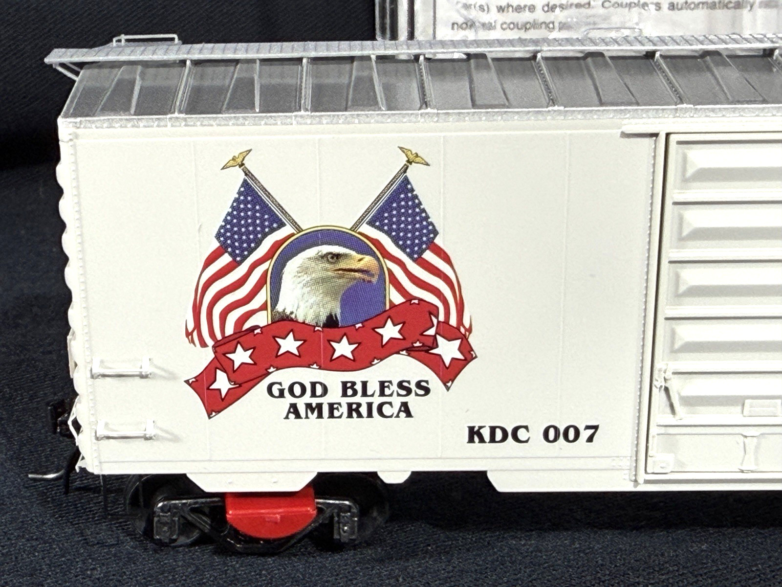 HO Scale ***GOD BLESS AMERICA*** 40′ Box Car #007 — Kadee Special Limited 6907