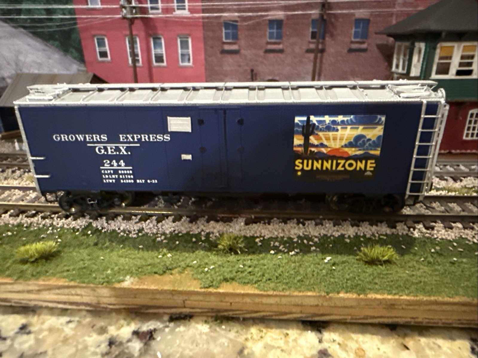 YesterYear Models HO R – 40–23 Refrigerator Car Sunnizone Growers Express #244