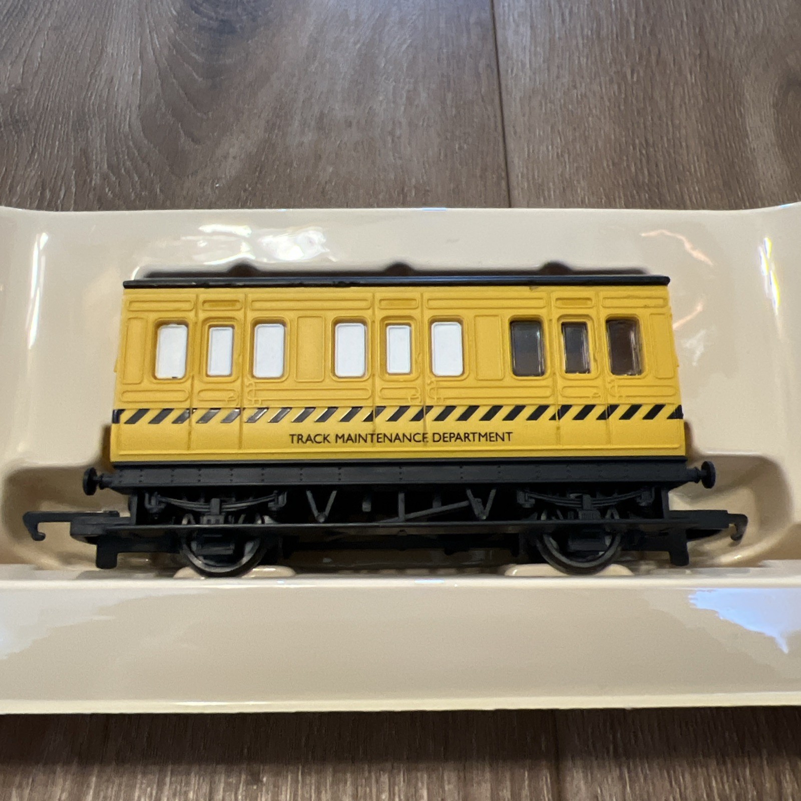 HORNBY R296 TRACK CLEANING COACH 4 WHEEL PASSENGER MODEL RAILWAYS