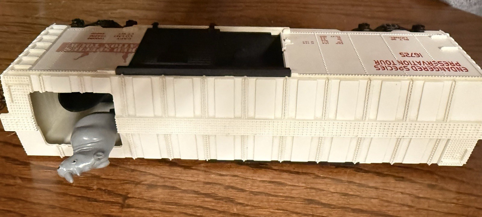 LIONEL Endangered Species 6-16725 Rhino Transport Car – With Rhino – O Gauge