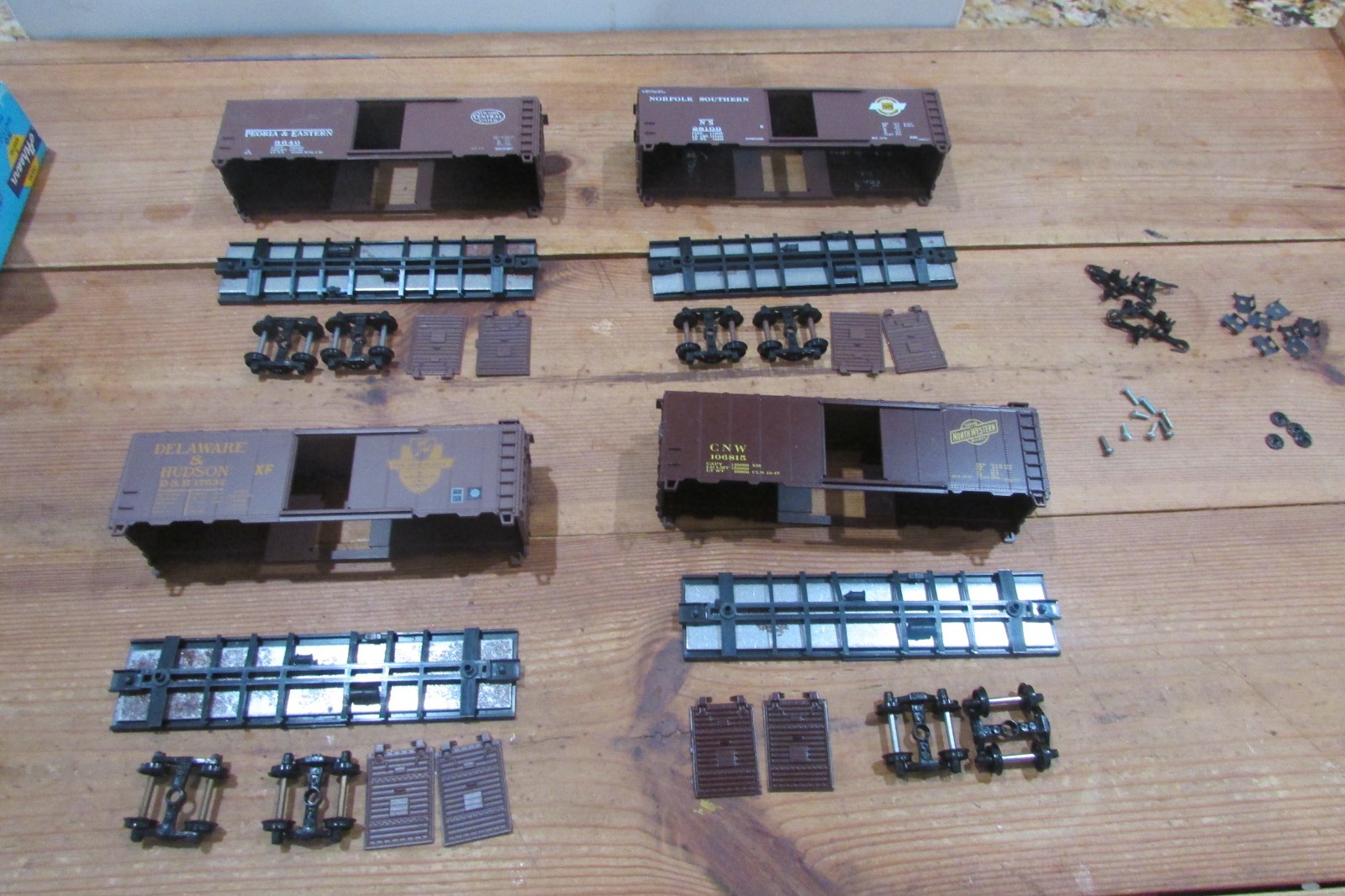 HO Scale (4) 40′ Box Cars Kits Batch1 Lot#5489