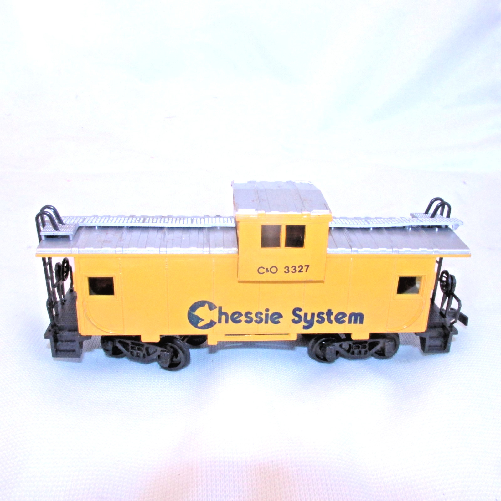 HO Bachmann C&O 3327 Chessie System Yellow Caboose Good HONG Kong